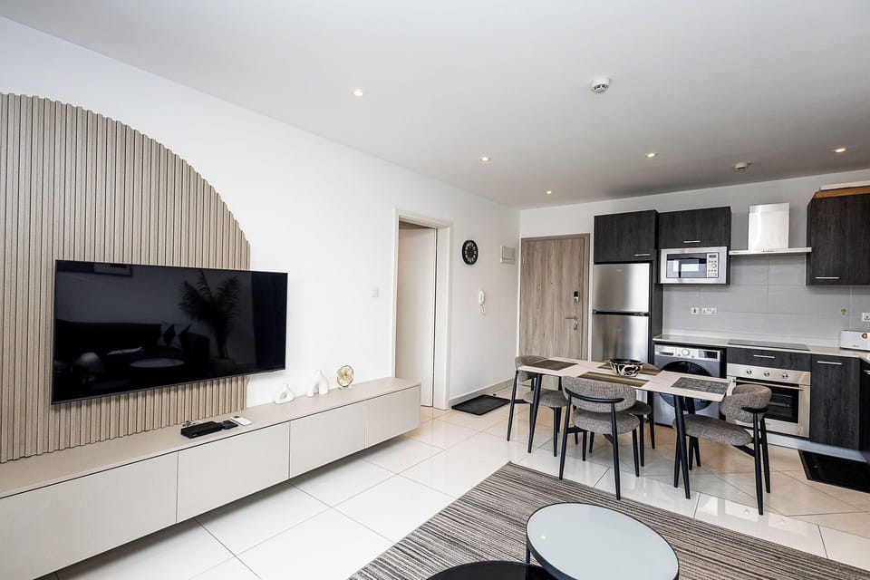 Luxury Apartment, City View | Living area