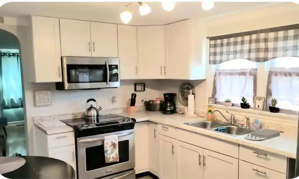 Full kitchen