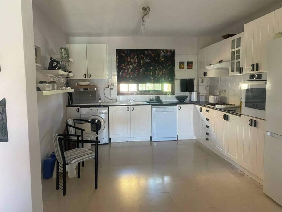 House, 4 Bedrooms, Balcony | Interior
