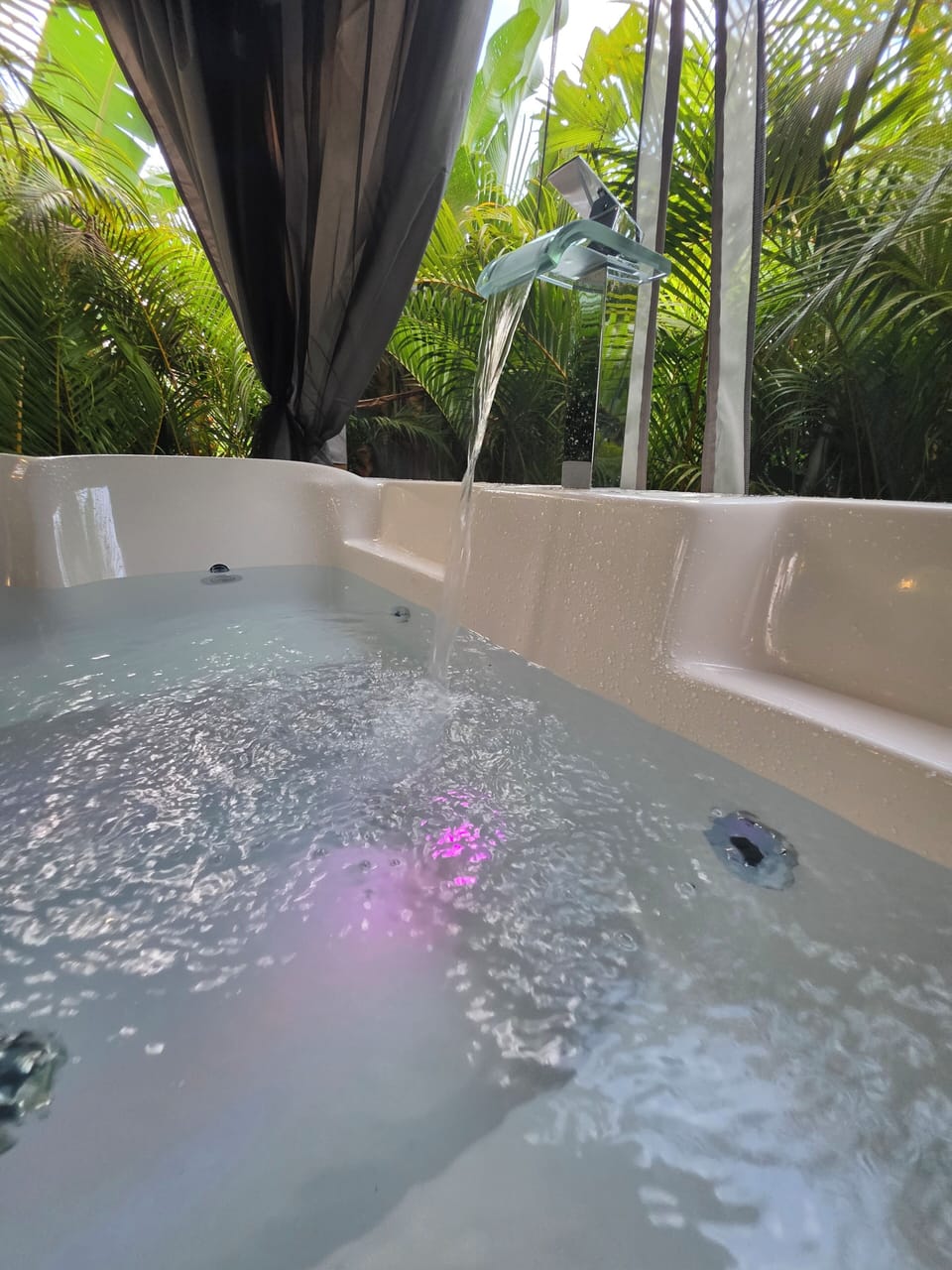 Outdoor spa tub