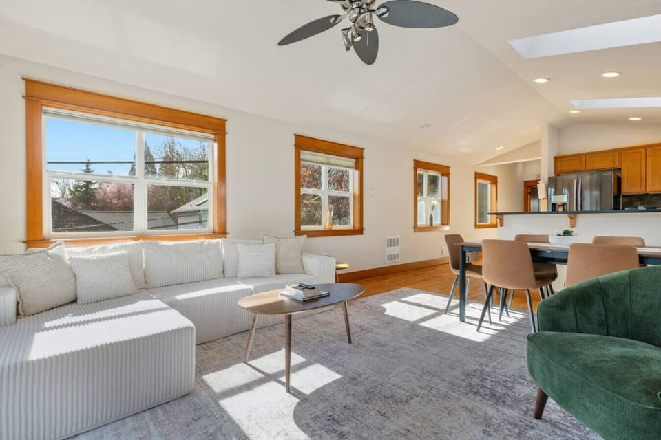 Spacious top-floor living & dining area bathed in natural light w/ open sightlines throughout.