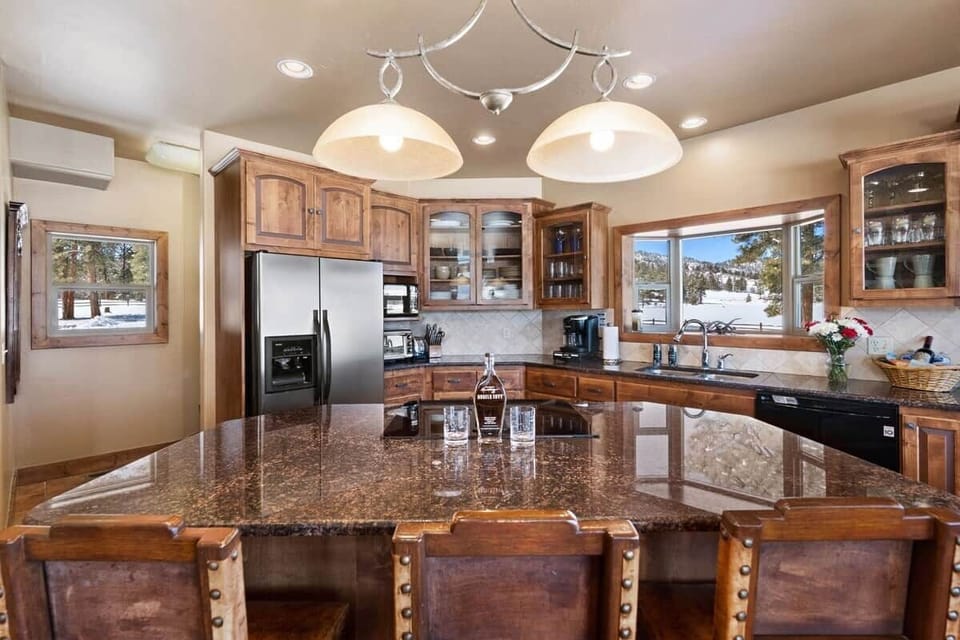 Kitchen - "The kitchen is fully loaded. A home away from home, just bring groceries." — Tina (Aug 2019)
