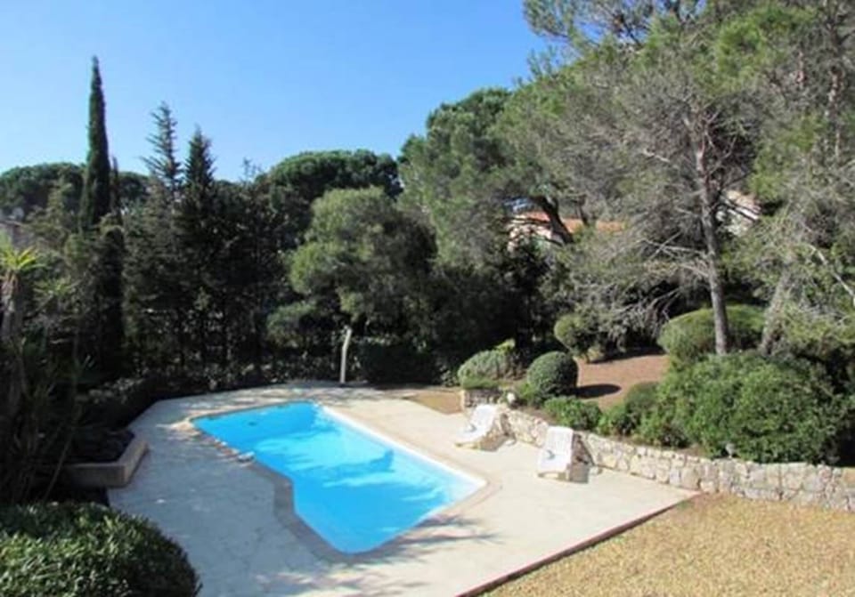 piscine et jardin vus de l'étage