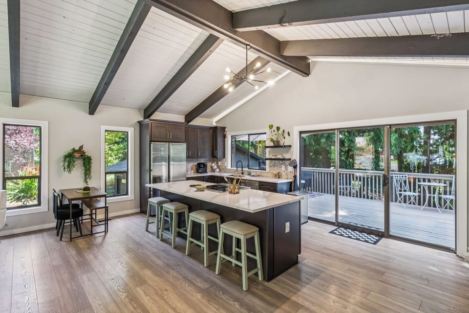 Kitchen | Main Level