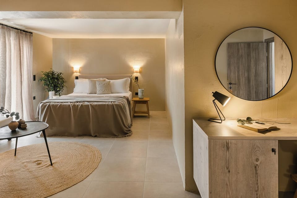 Junior Suite, Private Bathroom | Iron/ironing board, free WiFi, bed sheets