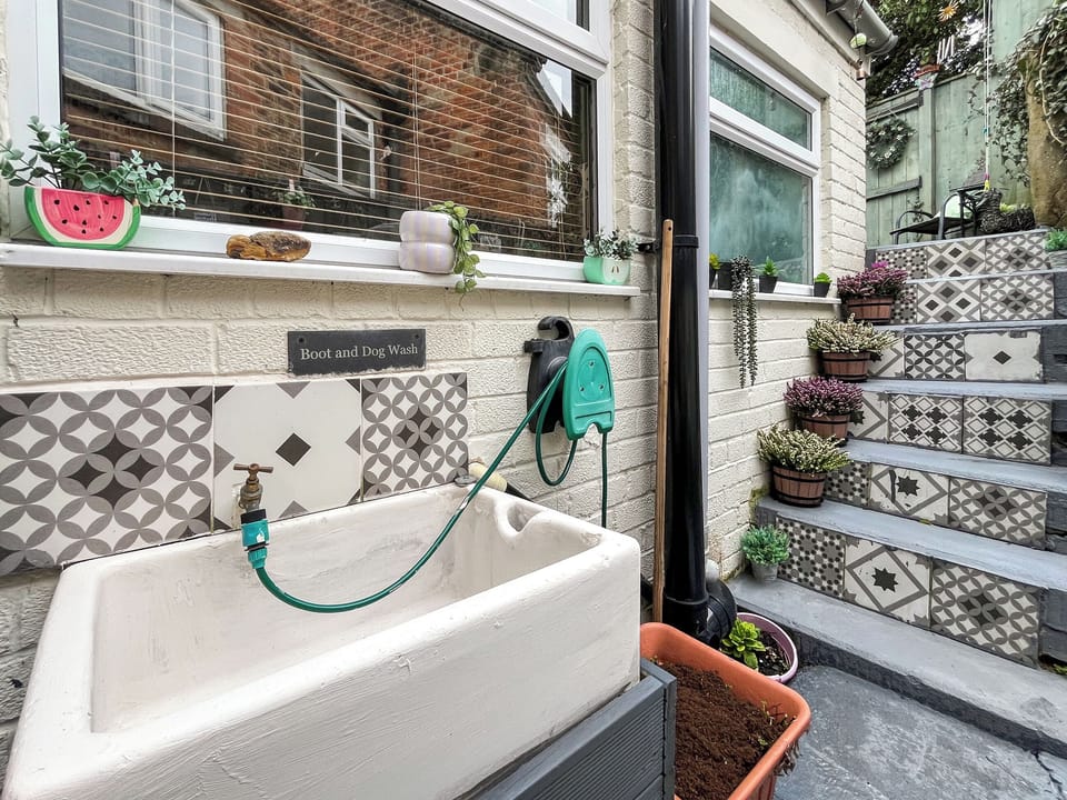 Outdoor | Mad Alice&rsquo;s Cottage, Loftus, near Staithes