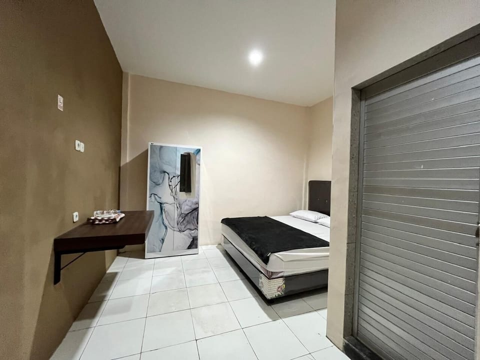 WiFi (free), bed sheets