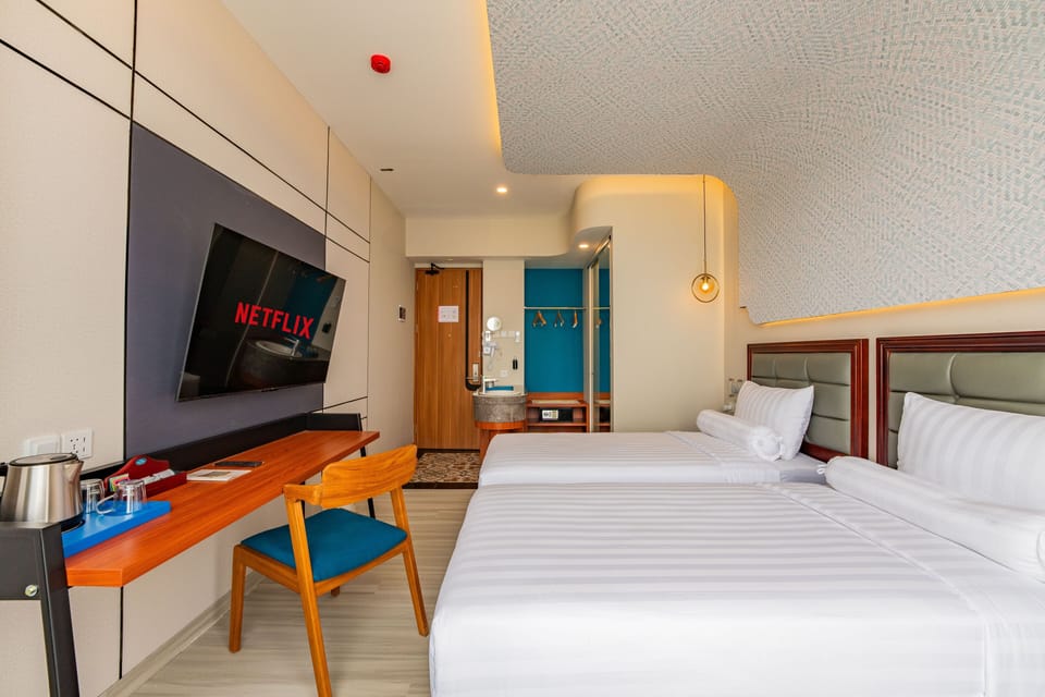 Deluxe Twin Room | Premium bedding, memory foam beds, free minibar items, desk