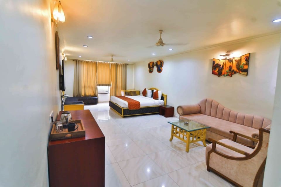 Luxury Room | Desk