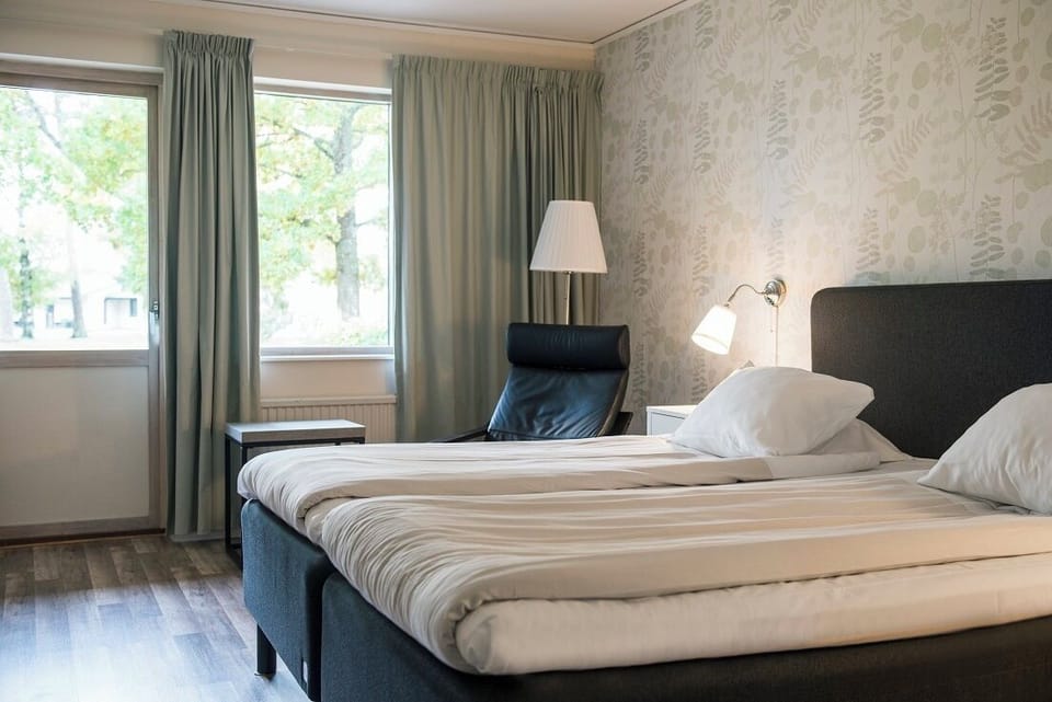 Twin Room, Patio, Garden View | Desk, free WiFi