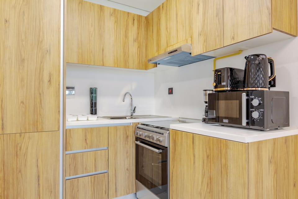 Apartment, Balcony, City View | Private kitchen | Toaster