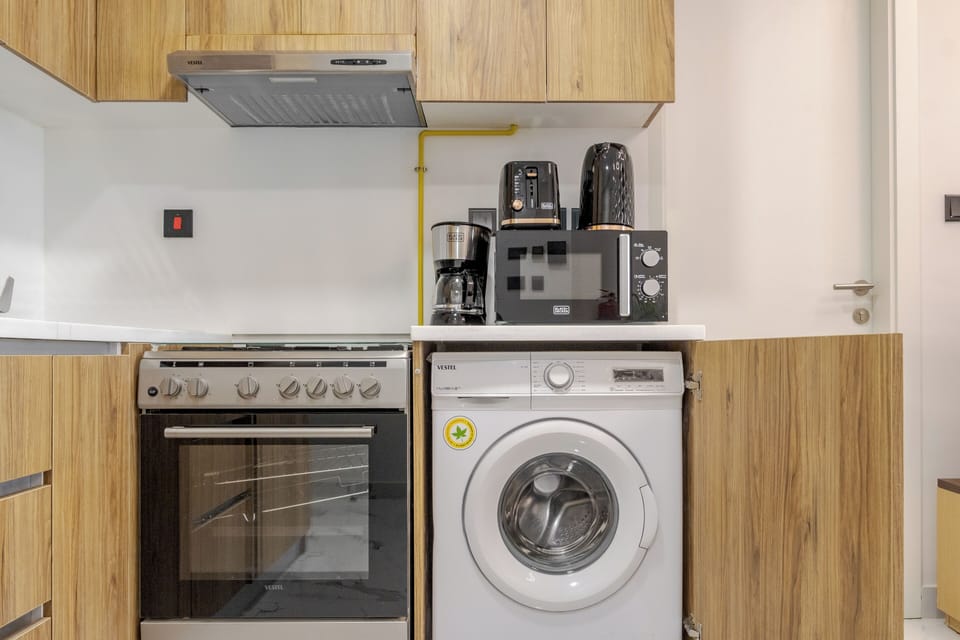 Apartment, Balcony, City View | Private kitchen | Toaster