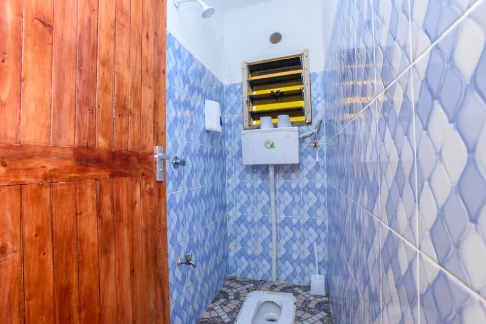 Deluxe Double Room | Bathroom | Shower, free toiletries, slippers, towels