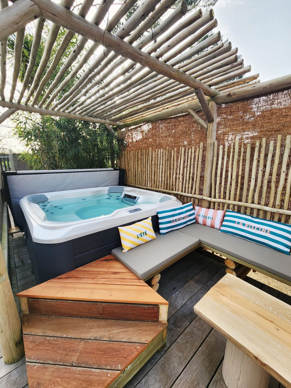 Outdoor spa tub