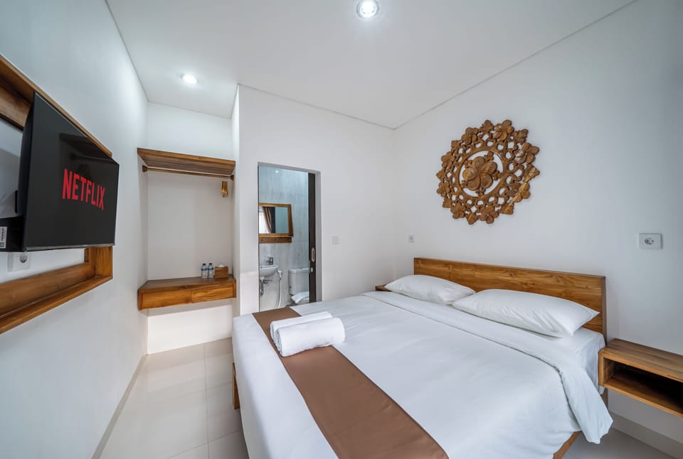 Standard Room, 1 Queen Bed | Free WiFi, bed sheets