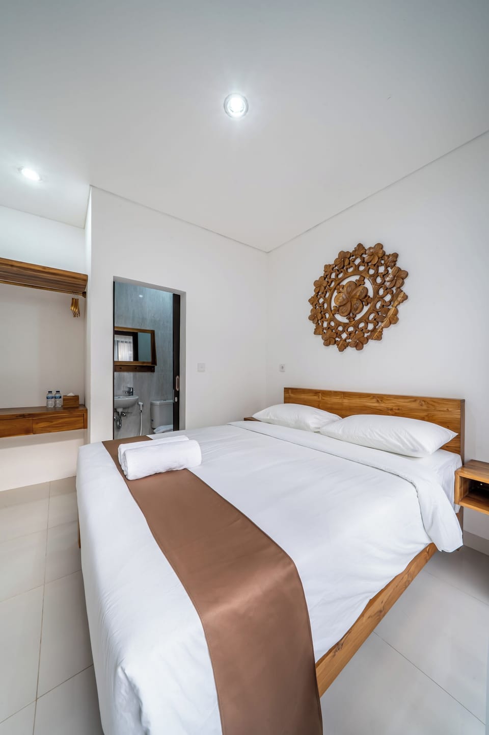 Standard Room, 1 Queen Bed | Free WiFi, bed sheets