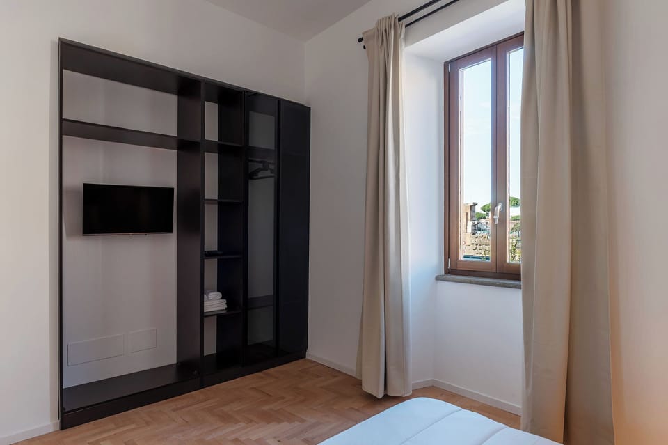 Apartment, 6 Bedrooms, Balcony | Free WiFi, bed sheets