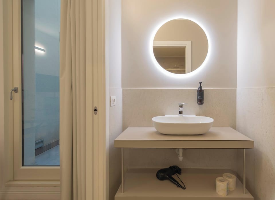 Studio | Bathroom