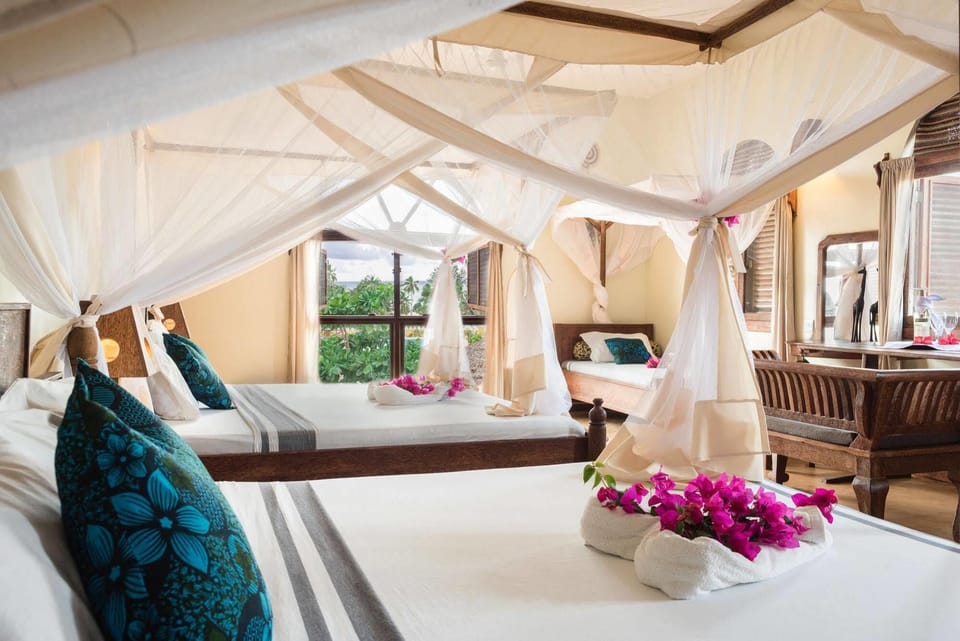 Laptop workspace, free WiFi, bed sheets