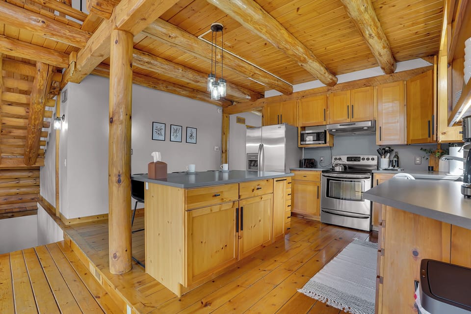 This spacious, fully equipped kitchen is a chef's dream!