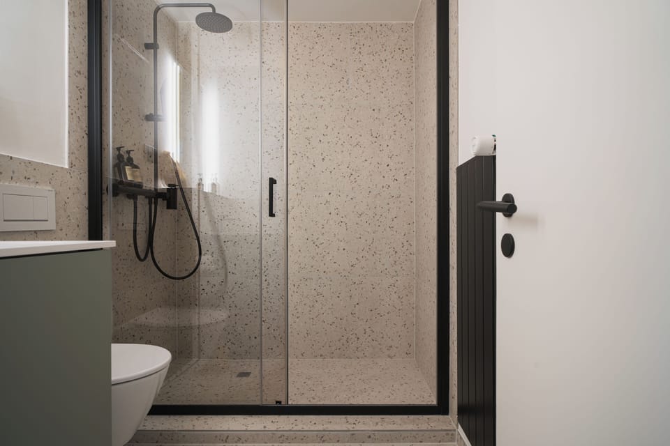 Classic Double Room | Bathroom | Shower, hair dryer, towels, soap