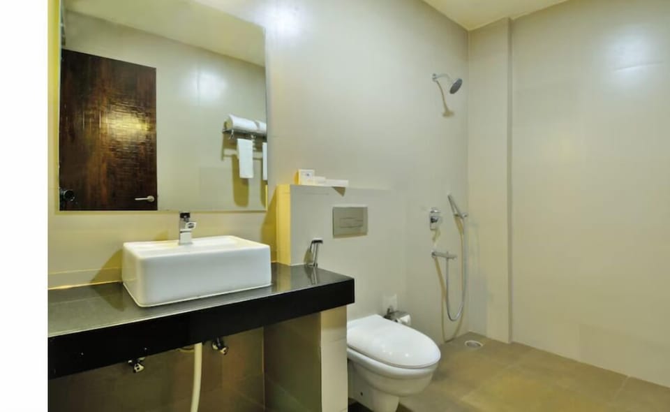 Shower, free toiletries, towels, soap