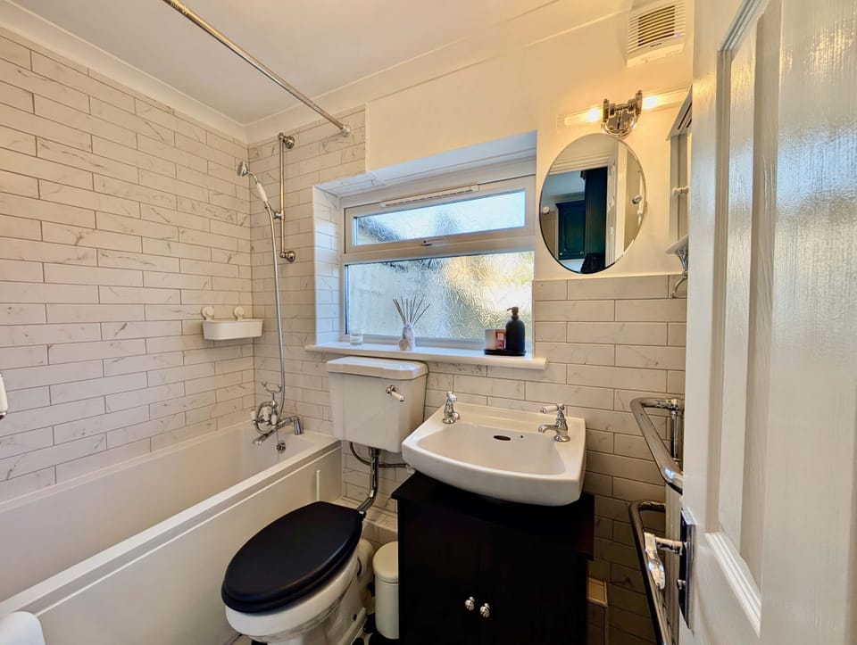 Charming Two-bedroom Home in London Apartment in Sidcup