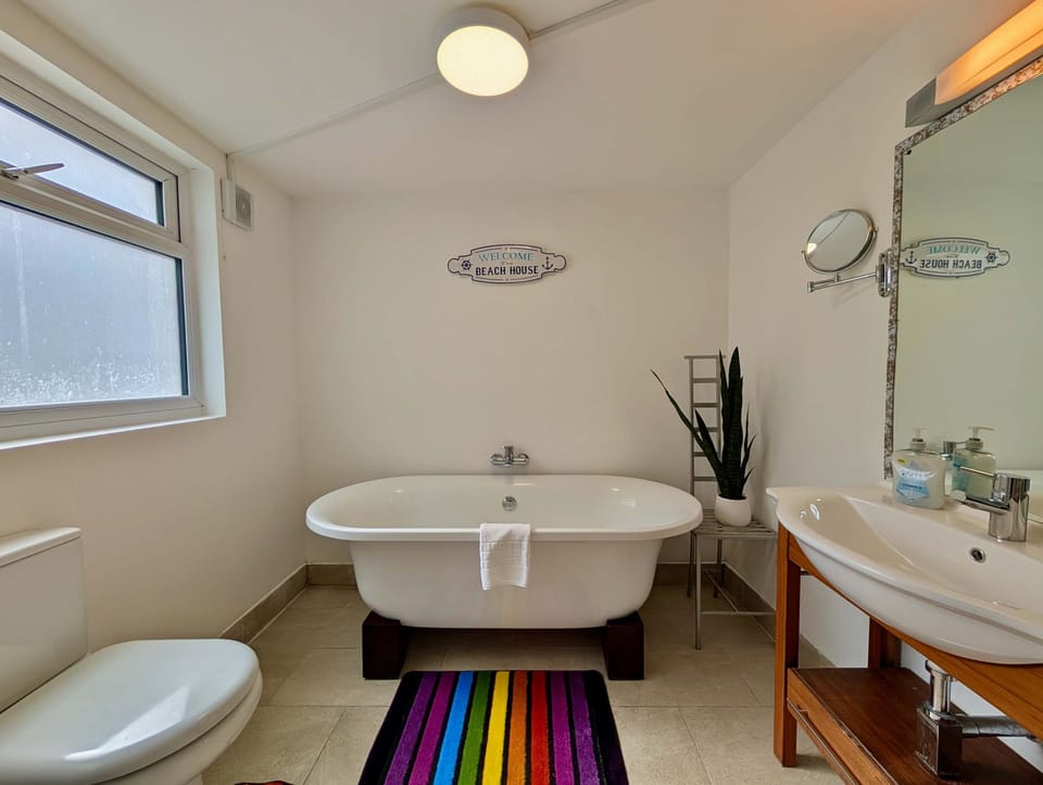 Charming House With Balcony Near Brighton Beach Apartment in Brighton