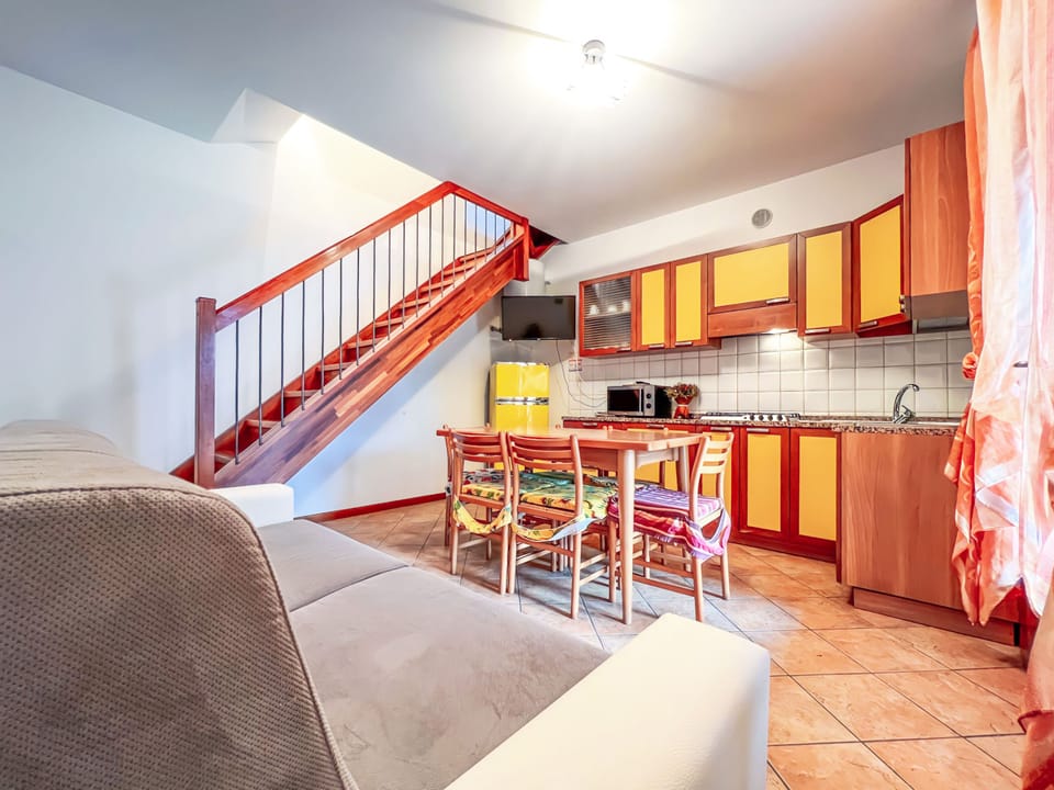 Apartment, 2 Bedrooms, Patio, Garden View | Living room