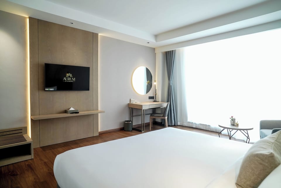 Superior Double Room, Pool View | Premium bedding, minibar, in-room safe, desk