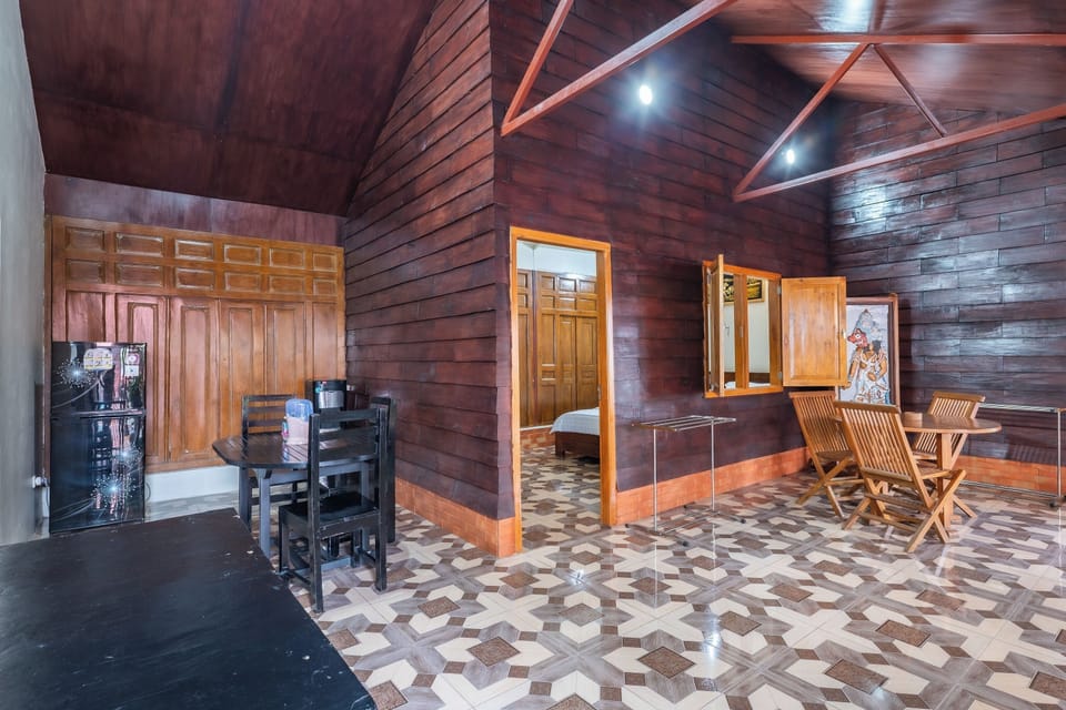 Villa, 5 Bedrooms | Shared kitchen | Shared fridge