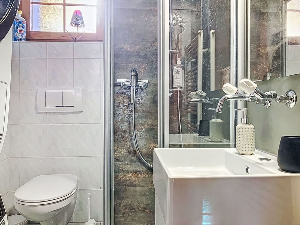Bathroom, Plumbing Fixture, Interior Design, Flooring, Toilet, Floor, Sink, Tap, Toilet Seat, Bathroom Sink