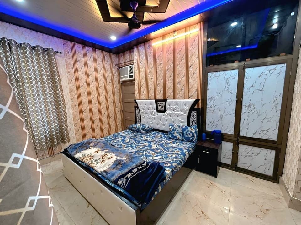 Rollaway beds, free WiFi, bed sheets