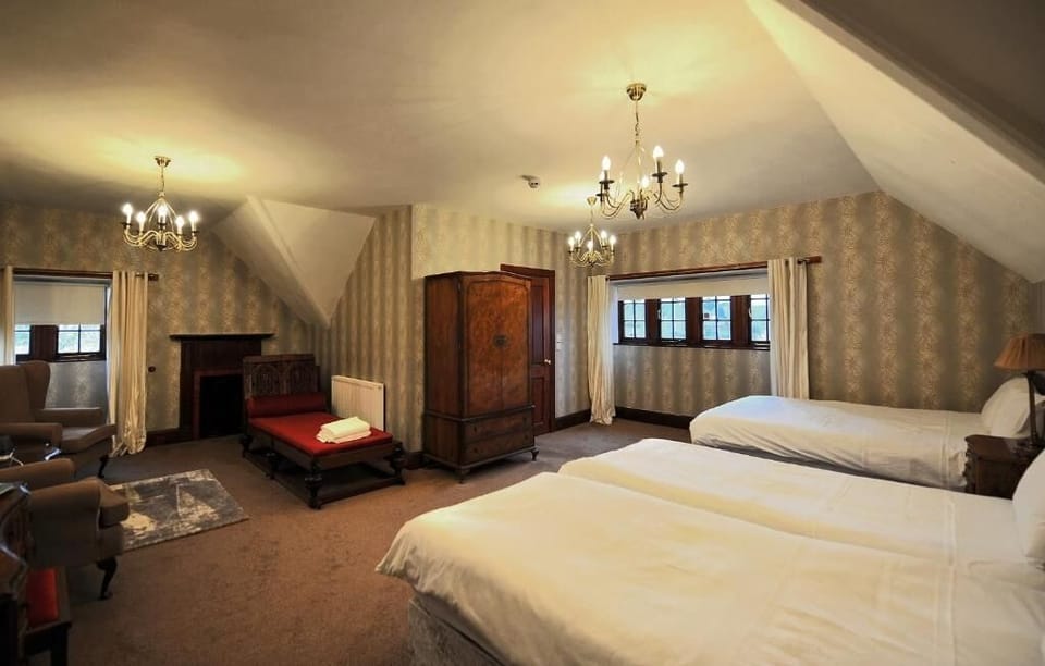 Laptop workspace, blackout drapes, iron/ironing board, free WiFi
