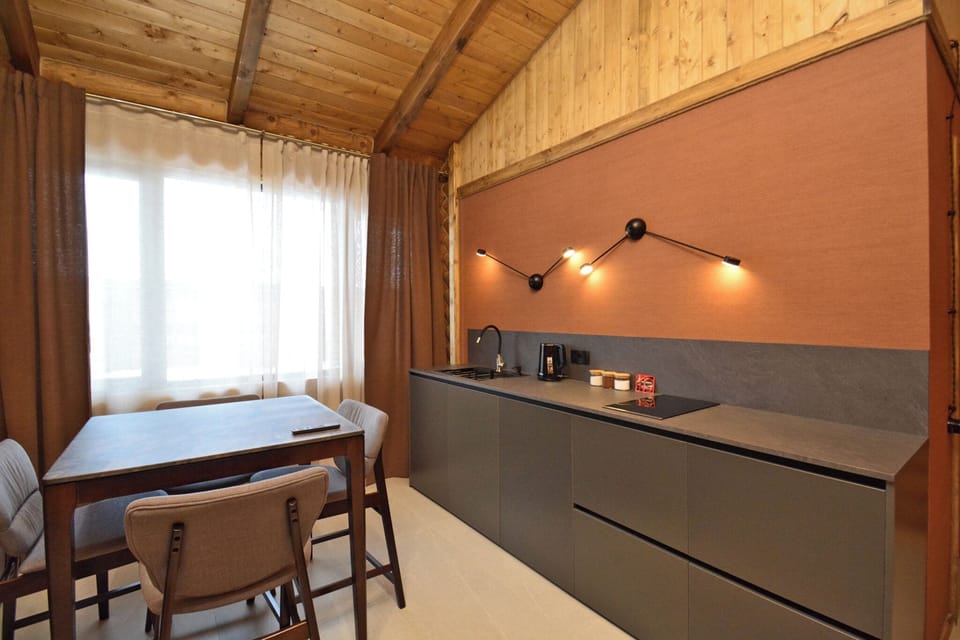 Luxury Bungalow, Mountain View | Premium bedding, desk, laptop workspace, blackout drapes