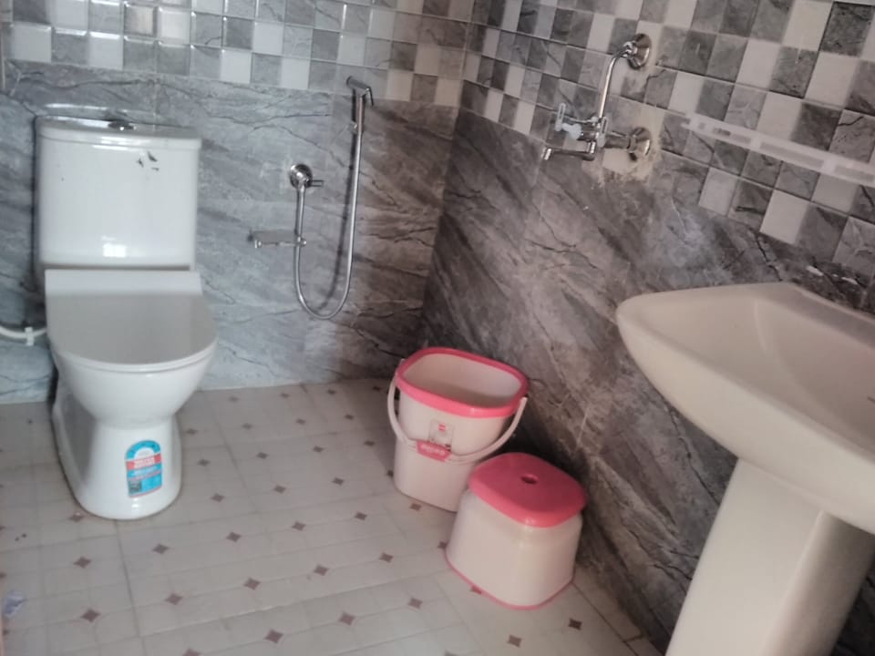Deluxe Double Room, Mountain View | Bathroom | Slippers, bidet