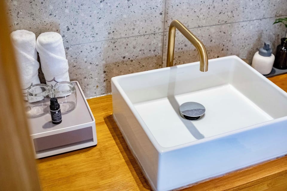 Standard Twin Room, Balcony | Bathroom