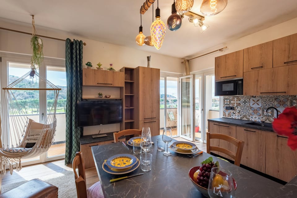 Family Apartment, 2 Bedrooms, Balcony (Bellissimo Appartamento Vicino al) | Living room