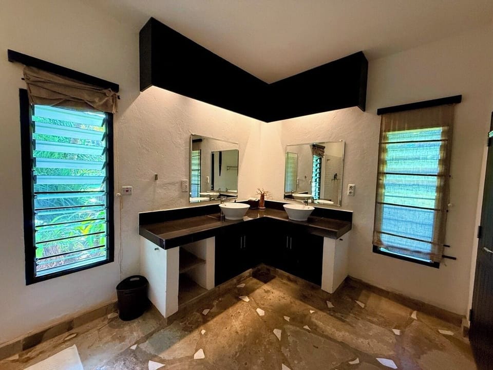 Comfort Double Room | Bathroom | Shower, free toiletries, hair dryer, soap
