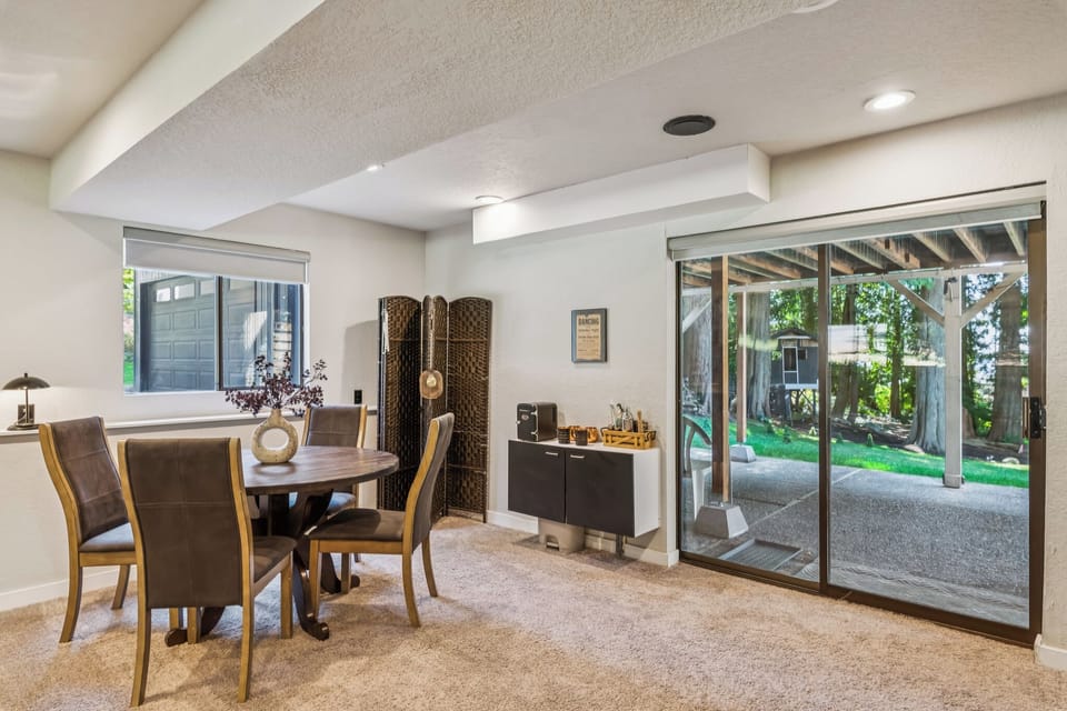 House (6 Bedrooms) | Interior