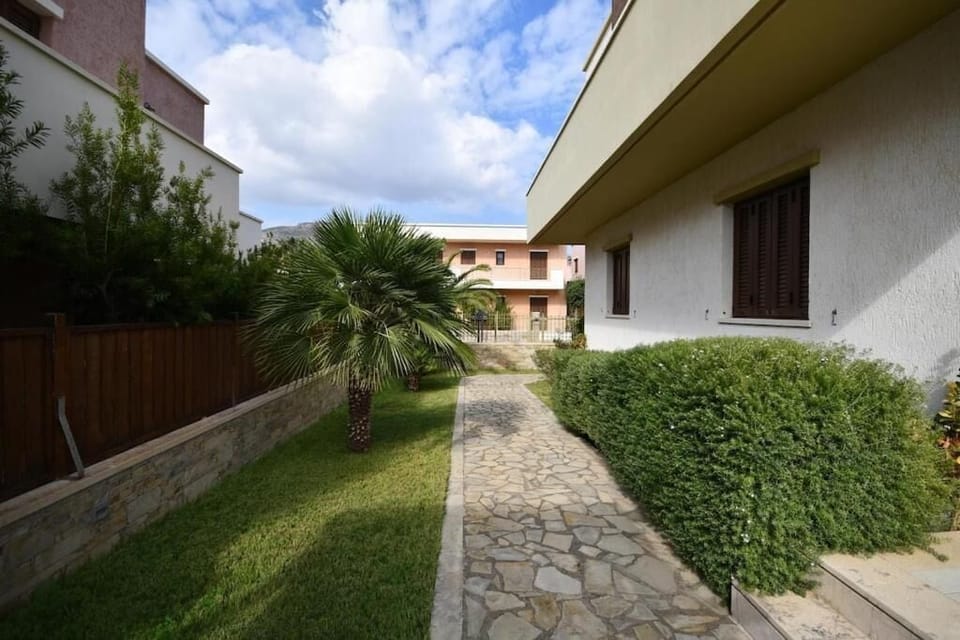 Villa, 4 Bedrooms, Sea View | Property grounds