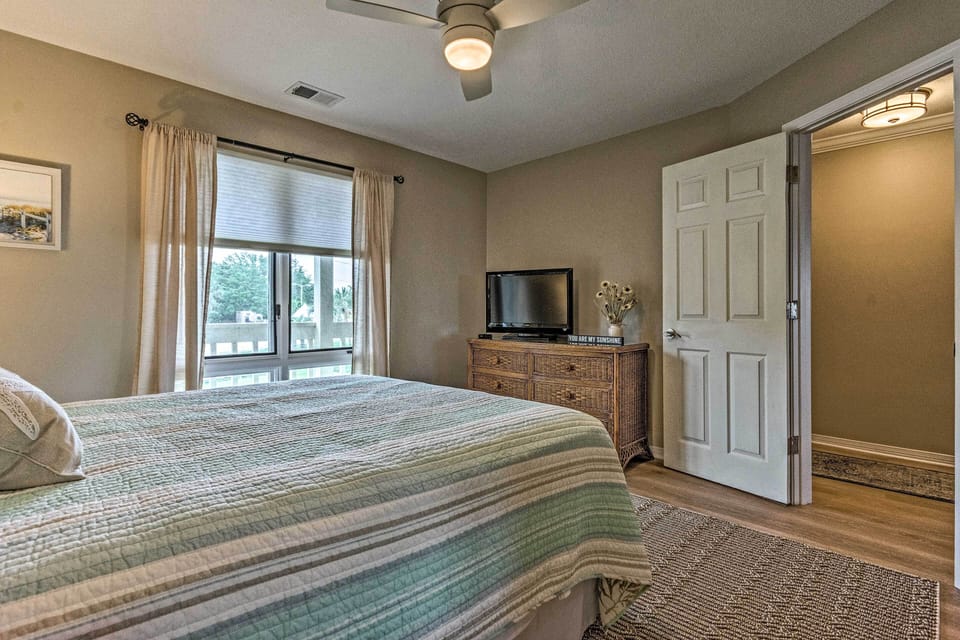 1st Floor Guest Bedroom