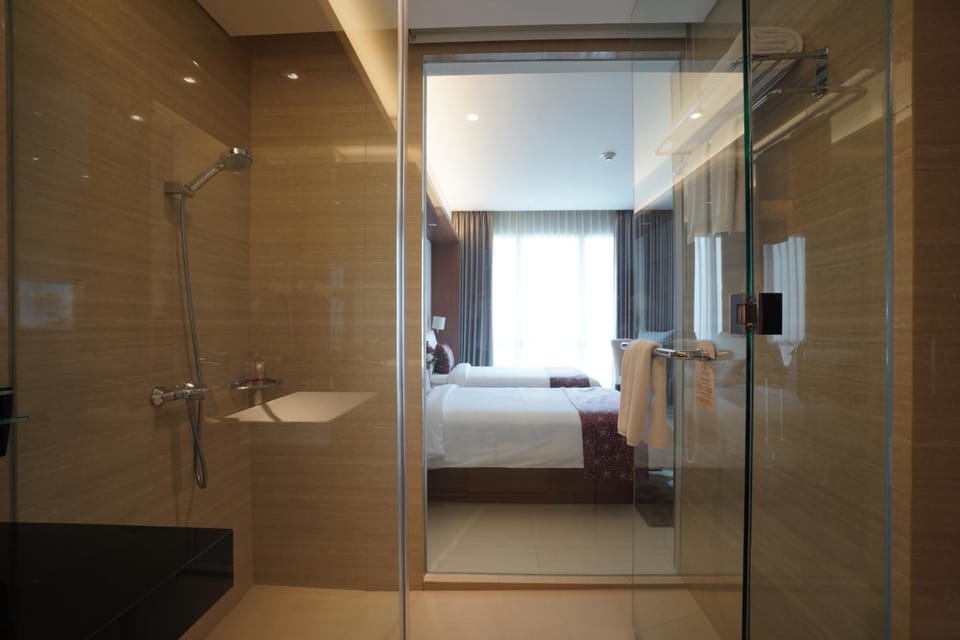 Rainfall showerhead, free toiletries, hair dryer, slippers