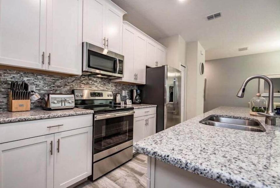 Townhome, 4 Bedrooms | Private kitchen | Coffee/tea maker, fridge, oven, toaster