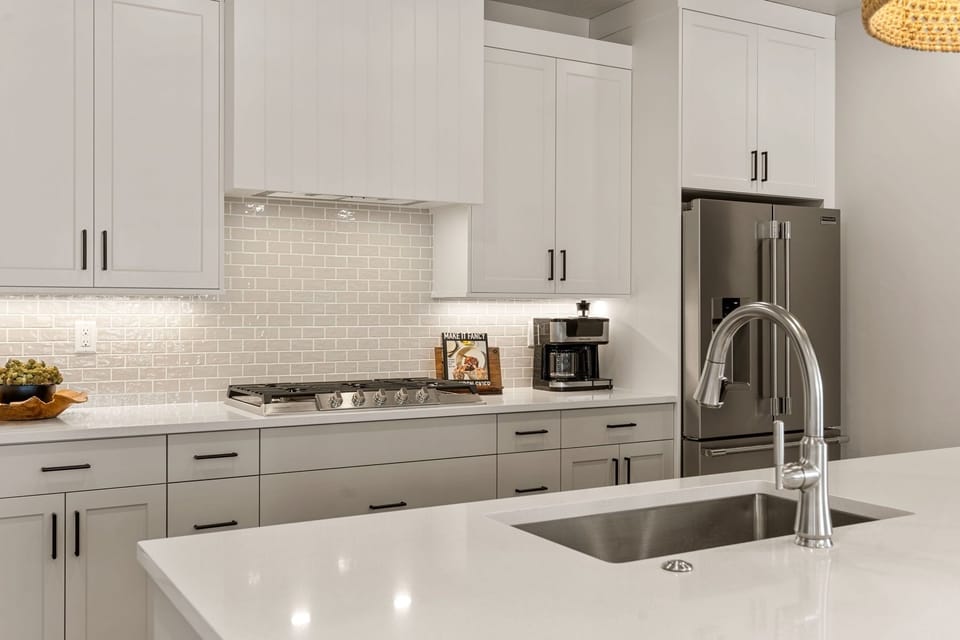 Townhome, 6 Bedrooms | Private kitchen | Fridge, oven, coffee/tea maker, toaster