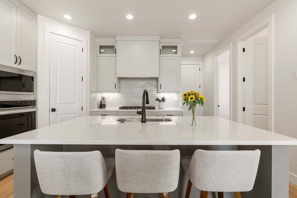 Townhome, 5 Bedrooms | Private kitchen | Fridge, oven, coffee/tea maker, toaster