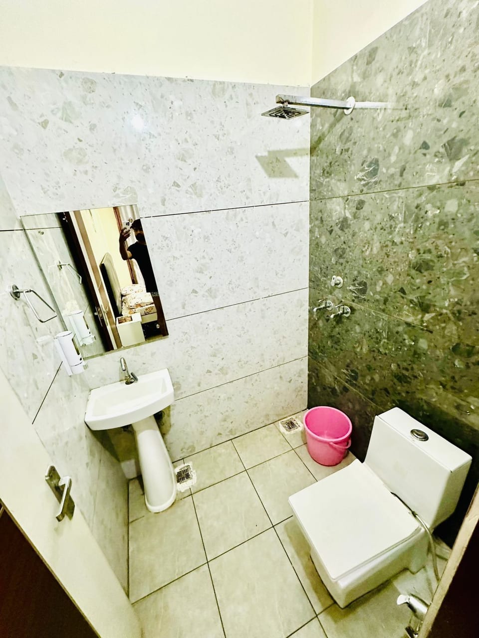 Economy Double Room | Bathroom | Shower, towels, soap, shampoo