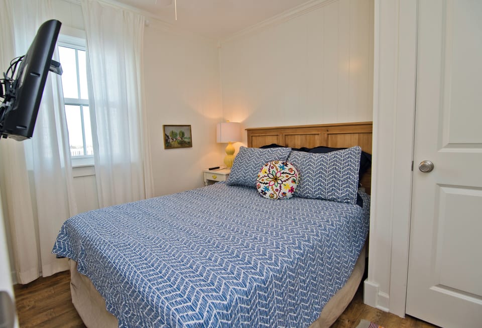 Bedroom #3 (Queen - Eastside)