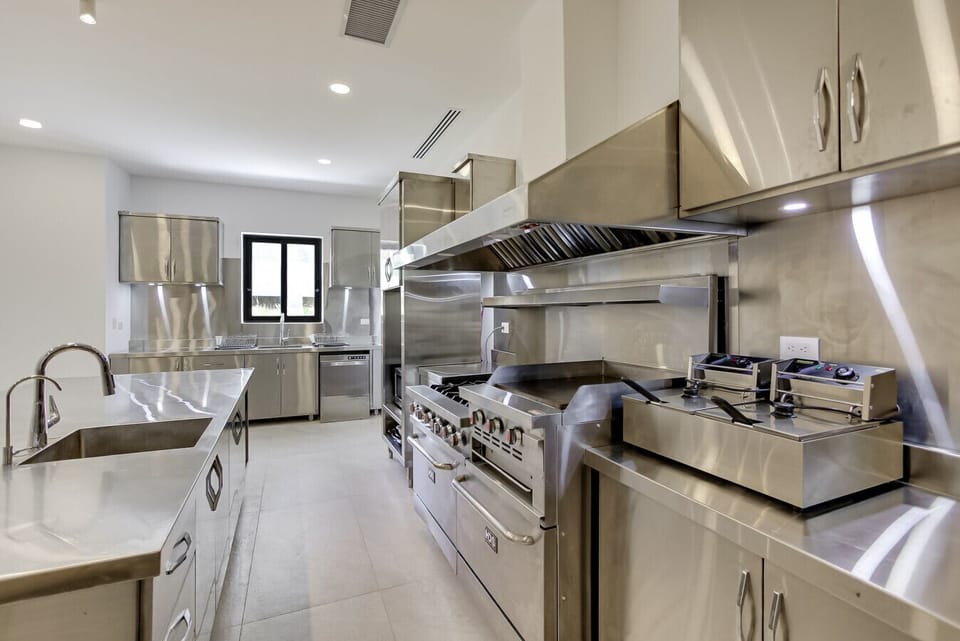 Las Palmas 3: Industrial chef`s kitchen (private chef is included)