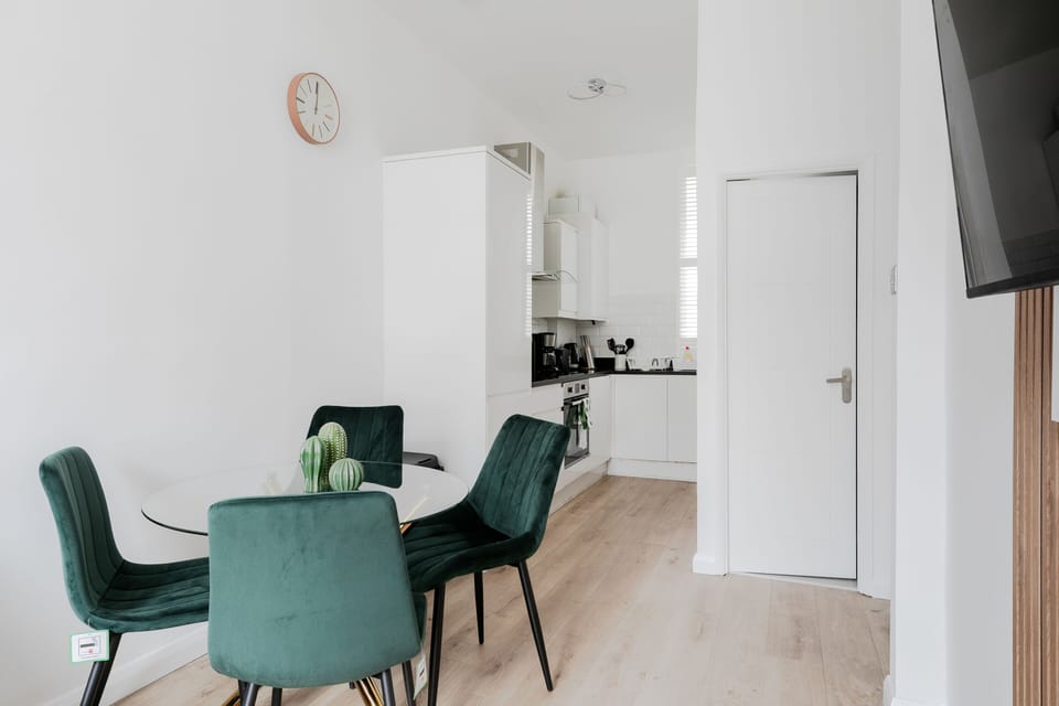 Classic Apartment, Private Bathroom, City View | Lounge